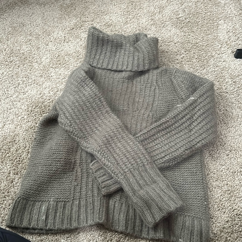Banana republic olive green sweater